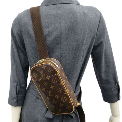 Louis Vuitton Pochette Gange Monogram Canvas Pouch on .